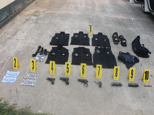 En operativos, autoridades incautaron uniformes de la PNC falsificados por Los Mexicanos. (Foto: Soy502)