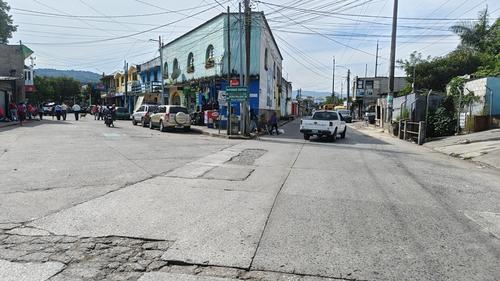 Estado del pavimento antes de la intervención municipal. (Foto: Edwards Morales/Colaborador)