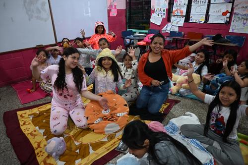 Alumnas de la Escuela República de Argentina, en zona 1 de la capital, disfrutaron de actividades especiales. (Foto: Jose Pos/Nuestro Diario)