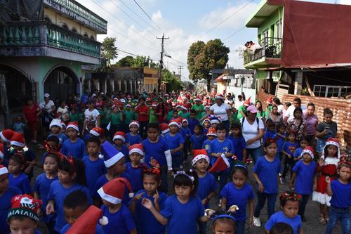 Coatepeque, Quetzaltenango. Niños de todas las edades despidieron el ciclo escolar 2025 con un desfile. (Foto: Rudy López/Nuestro Diario)