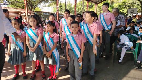 Chiquimula: Los alumnos distinguidos lucieron impecables uniformes en la Escuela Abraham A. Cerezo. (Foto: Nehemías Gutiérrez/Nuestro Diario)
