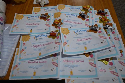 Estudiantes del sector público recibieron diplomas de reconocimiento al concluir el ciclo 2025. (Foto: José Pos/Nuestro Diario)