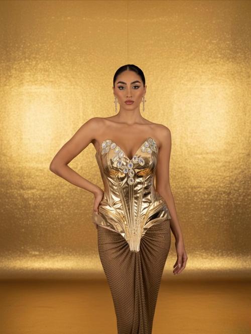 La chaqueta de terciopelo negro se inspira en el traje ceremonial de mujeres quetzaltecas. (Foto: Instagram)