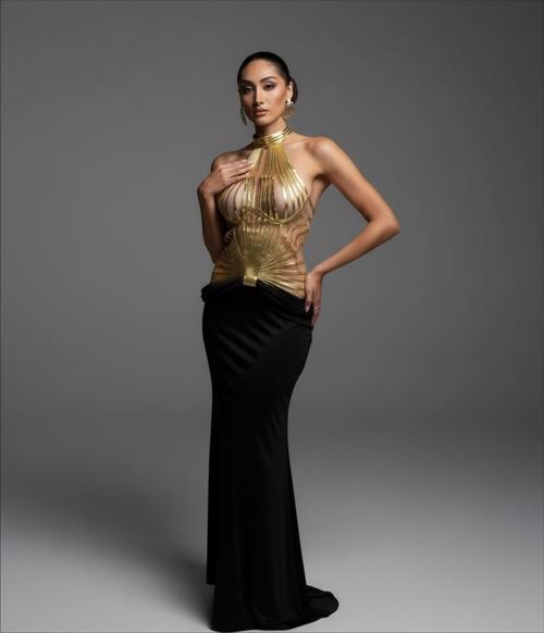 El pantalón entallado luce la tradicional ramita de Quetzaltenango, hilada a mano. (Foto: Instagram)