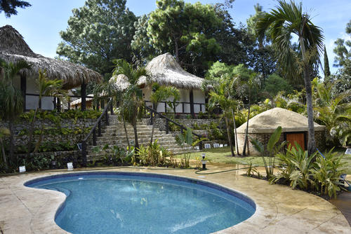 Terra Alta ofrece un acogedor hotel, complementado con una piscina climatizada ideal para relajarse y disfrutar del entorno. (Foto: Julio Bala/Colaborador)