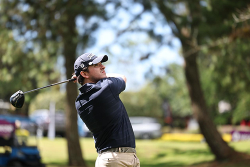 Más de 100 jugadores, repartidos en cinco categorías, son los que han tomado el tee de salida, el viernes, y este sábado. (FOTO: Saulo López / ASOGOLF)