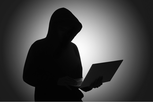 El escaneo de entradas para generar duplicados es una de las prácticas fraudulentas detectadas por las autoridades. (Foto: Canva/Soy502)