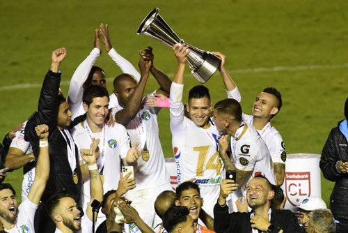 Después del hexa y en medio de una sequía de títulos nacionales, la Liga Concacaf, en 2021, fue una gran alegría para los cremas. (Foto: Archivo)