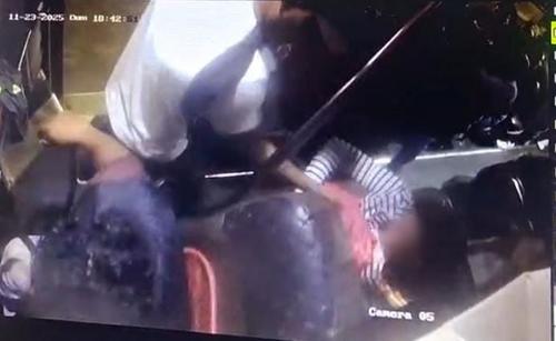 El asalto quedó captado por una cámara de seguridad del bus. (Foto: PNC)