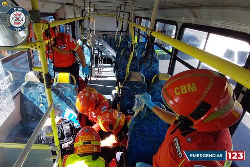 Los  paramédicos asistieron la emergencia, sin embargo el cuerpo no contaba con signos vitales (Foto: Bomberos Municipales)