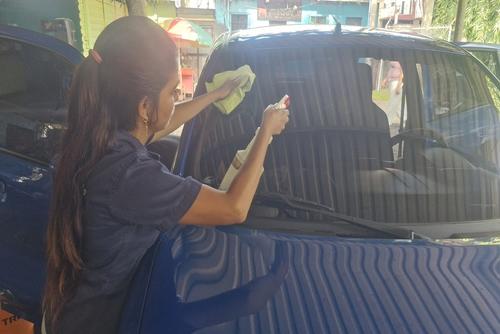 El parabrisas debe estar despejado de elementos que distraigan. (Foto: Jorge Morales/Colaborador)