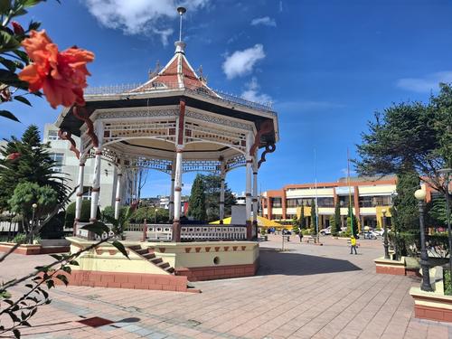 Donde se alzaba el cuartel hoy se encuentra el mercado y la terminal de buses. (Foto: Josué Ardeano/Colaborador)