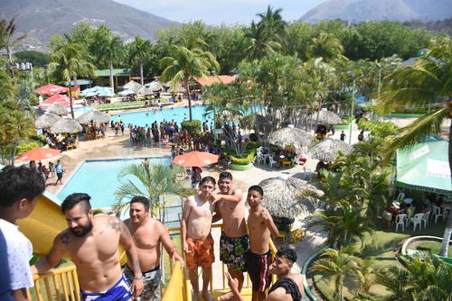 Amigos y familiares se la pasan bien en el oriente. (Foto: Silvia Roca/Colaboradora)