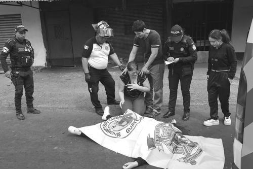 Seigi Jazmín Pérez Aparicio perdió la vida en un ataque armado el pasado jueves 27 de noviembre cuando esperaba un taxi en la colonia Carolingia, zona 6 de Mixco. (Foto: Jorge Sente/colaborador)