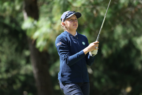La colombiana, Daniela Páez, comanda la clasificación general de la división de damas Campeonato. En la imagen fue captada, en el tee del hoyo 10. (Foto: Cortesía Saulo López / ASOGOLF)