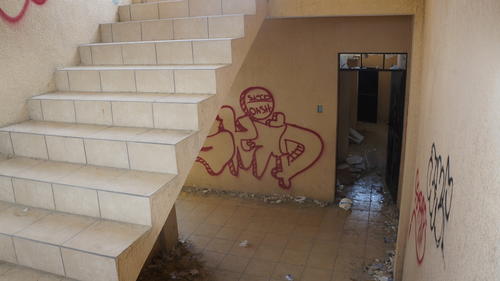 Las viviendas que han sido ocupadas ilegalmente por los mareros han sido utilizadas como guaridas. (Foto: Jorge Sente/colaborador) 