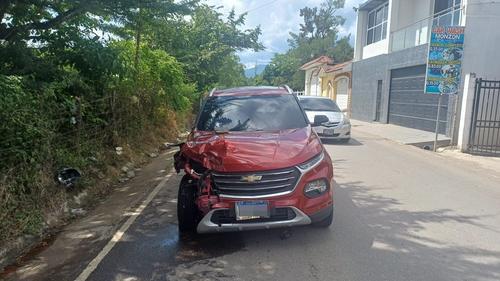 Tras el impacto, el cuerpo de Gabriela salió expulsado y quedó a la orilla de la carretera. (Foto: PNC)