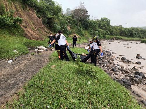 Debido al estado de descomposición que presentaba el cuerpo, no pudo ser identificado. (Foto: Bomberos Voluntarios)