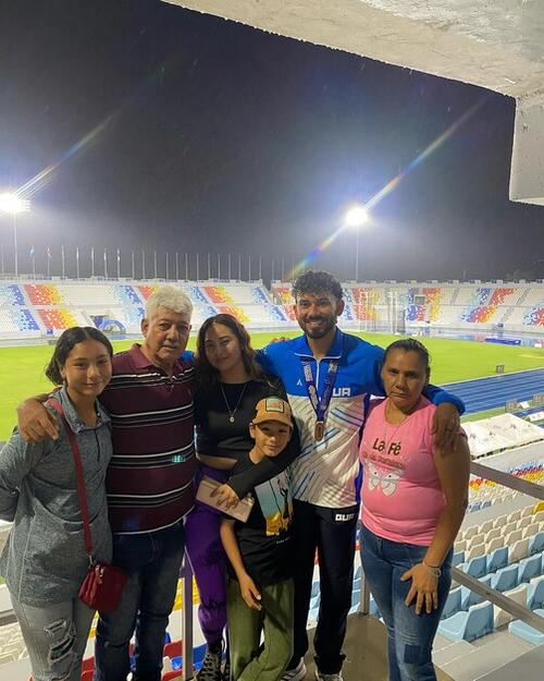 Su familia ha sido su gran apoyo a lo largo de este camino en el atletismo. (Foto: Carlos Monroy/Colaborador)