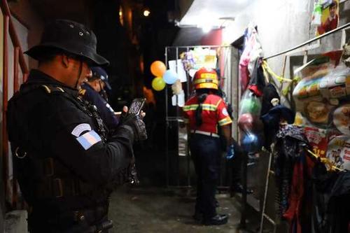Según testigos la mujer asesinada intento huir de sus asesinos. (Foto: Bomberos Municipales)