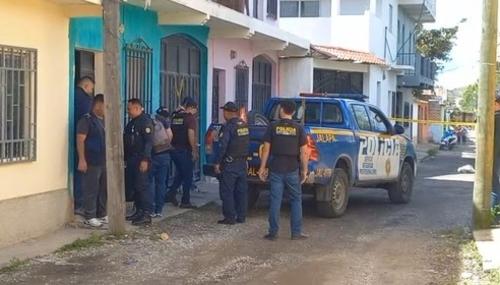 Autoridades realizan las diligencias correspondientes en el lugar del doble asesinato. (Foto: Nuestro Diario)