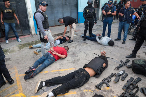 A los capturados les fueron incautados armas de alto calibre y chalecos antibalas. (Foto: Oscar Rivas/Nuestro Diario)