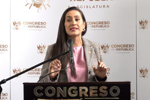 El pasado 2 de octubre, la diputada Karina Paz anunció acciones legales contra el Decreto 9-2025. (Foto: Archivo/Soy502)