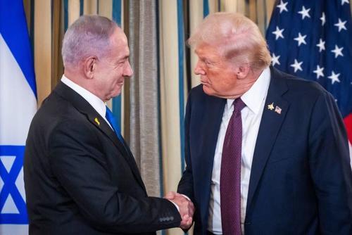 El presidente de EE.UU. Donald Trump y el primer ministro israelí, Benjamin Netanyahu, anunciaron el 29 de septiembre de 2025, un acuerdo sobre un plan de paz para Gaza. (Foto: AFP/Soy502)
