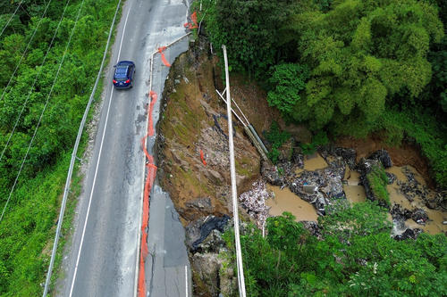El socavamiento registrado desde mayo pasado en San Felipe, sigue sin ser atendido. (Foto: Ángel Revolorio/colaborador)