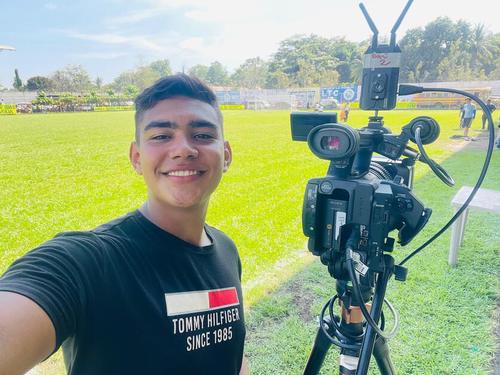 Daniel Santizo es camarógrafo y sigue el legado de la familia. (Foto: Magy Ortega/Colaboradora)