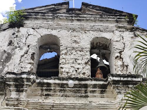 El oratorio posee una campana y una imagen religiosa en el campanario. (Foto: cortesía UrbexplorinGt)