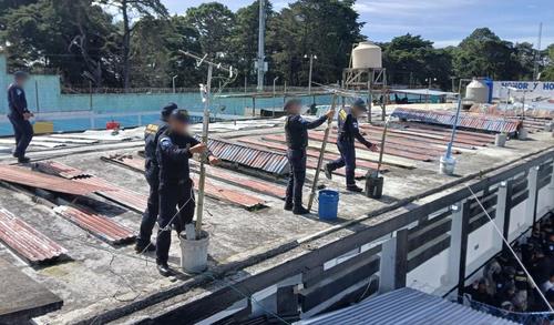 PNC retiran antenas de una cárcel. (Foto: PNC)