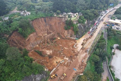 Alcalde, derrumbe, denuncia, propietario