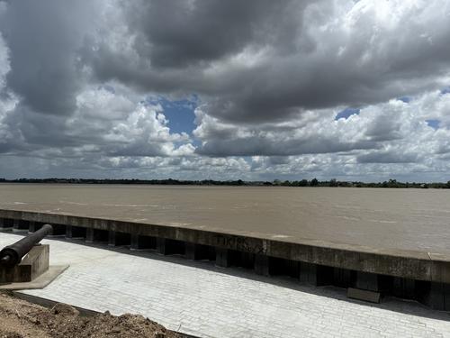 Paramaribo está rodeada por el río Surinam, caudaloso y de color café por el torrente de agua y tierra. (Foto: Pedro Mijangos)
