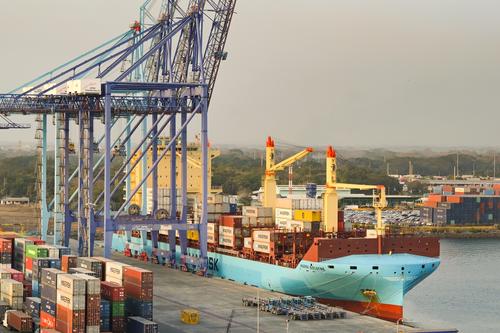 Por Puerto Quetzal pasa la mayor parte de tránsito marítimo que entra y sale de nuestro país. (Foto: Archivo)