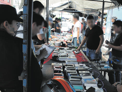 Algunos de los aparatos han sido ubicados en puestos de venta en mercados. (Foto: Jorge Senté)