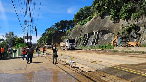 El paso vehicular no se ha liberado debido a nuevos deslaves y riesgos que representan. (Foto: Estuardo Paredes/colaborador)