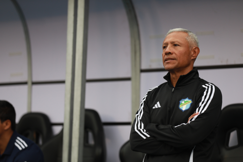 Roberto Hernández rompió con la rosca de entrenadores, pero no tuvo éxito y fue cesado.