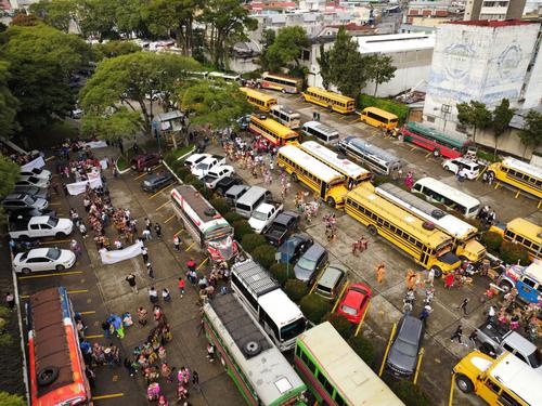 Desde horas de la madrugada los grupos representantes se movilizaron de distintos departamentos. (Ministerio de Cultura y Deporte)