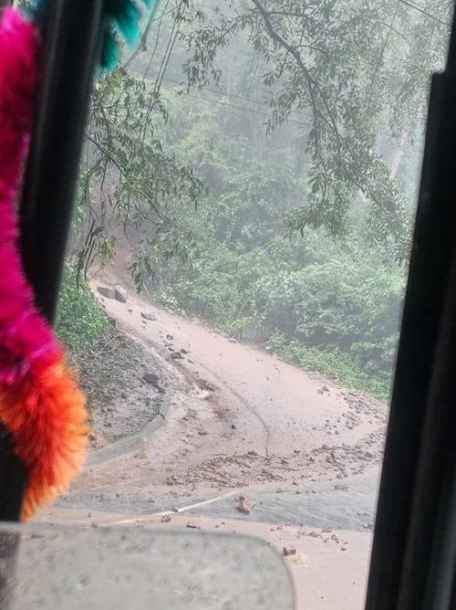 Deslizamiento entre aldea Gudiela y La Morena. (Foto: redes sociales)