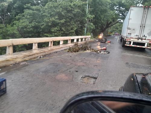 Socavamiento en el puente El Pajal. (Foto: redes sociales)