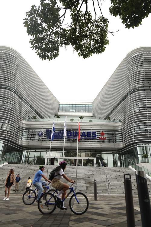 Una de las obras más emblemáticas construidas bajo el gobierno del presidente Nayib Bukele, es la Biblioteca Nacional de El Salvador. (Foto: Juan Mijangos)