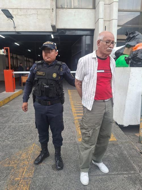 El conductor impactó contra el motociclista en varias ocasiones lo que derivó a una orden de captura bajo el delito de homicidio en grado de tentativa. (Foto: Wilder López/Soy502)