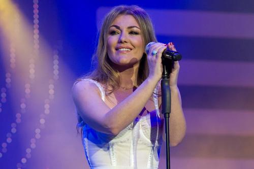 Amaia Montero vuelve al escenario junto a los integrantes originales de La Oreja de Van Gogh. (Foto: X)