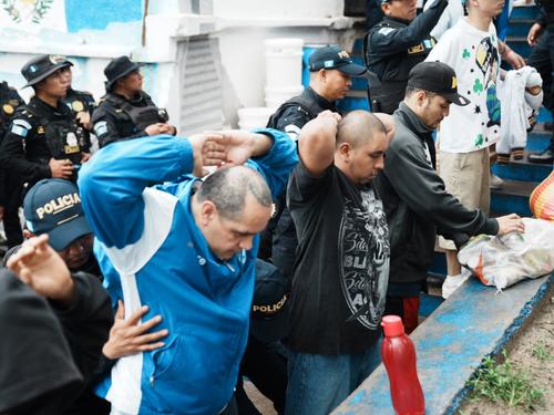 Requisa en un centro carcelario. (Foto: Mingob)