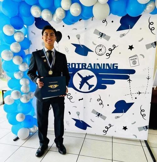 Franklin fue agasajado por alcanzar su logro meses atrás de la tragedia. (Foto: redes sociales)