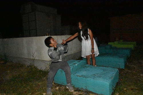 Niños aseguran que han jugado con la pequeña, sin saber que era un fantasma. (Foto: Bernardo Montúfar/Colaborador)