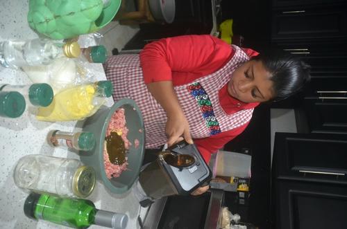 Anís, clavo, nuez moscada y ron blanco, el secreto del aroma inconfundible. (Foto: Josué Ardeano/Colaborador) 