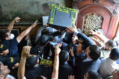 Allanamientos en el edificio central del TSE ocurrido a finales de septiembre de 2023. (Foto: Archivo/Soy502)