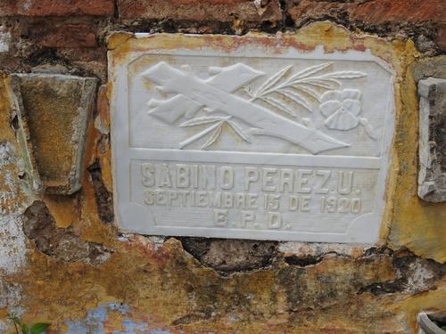 Incluso las primeras lápidas colocadas tienen acabados coloniales. (Foto: Bernardo Montúfar/Colaborador)